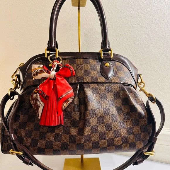 LOUIS VUITTON Trevi PM. Damier ebene shoulder bag with COA and dustbag. - Picture 1 of 17